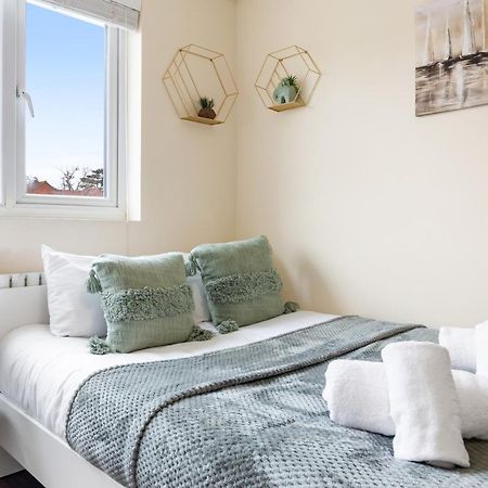 Twickenham Homes Isleworth Bagian luar foto