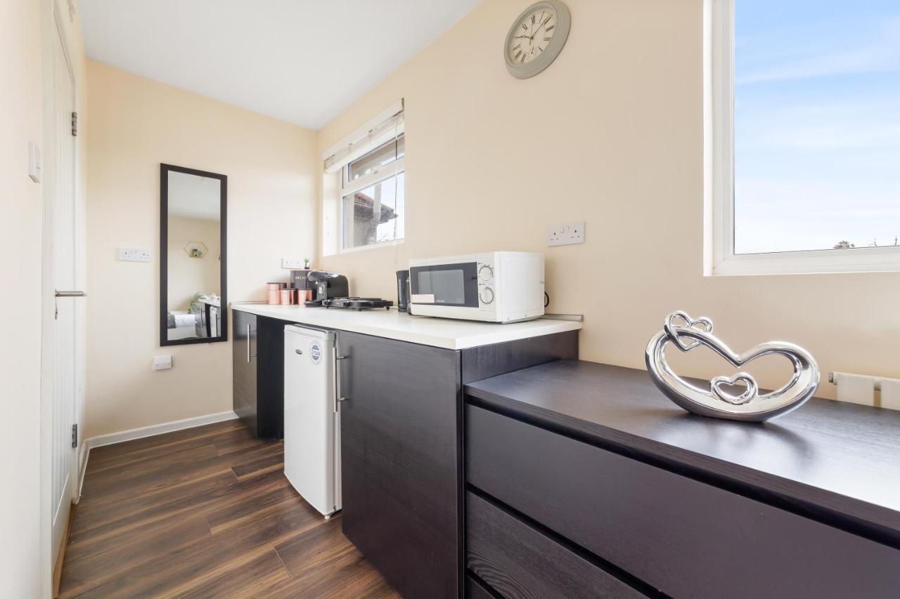 Twickenham Homes Isleworth Bagian luar foto