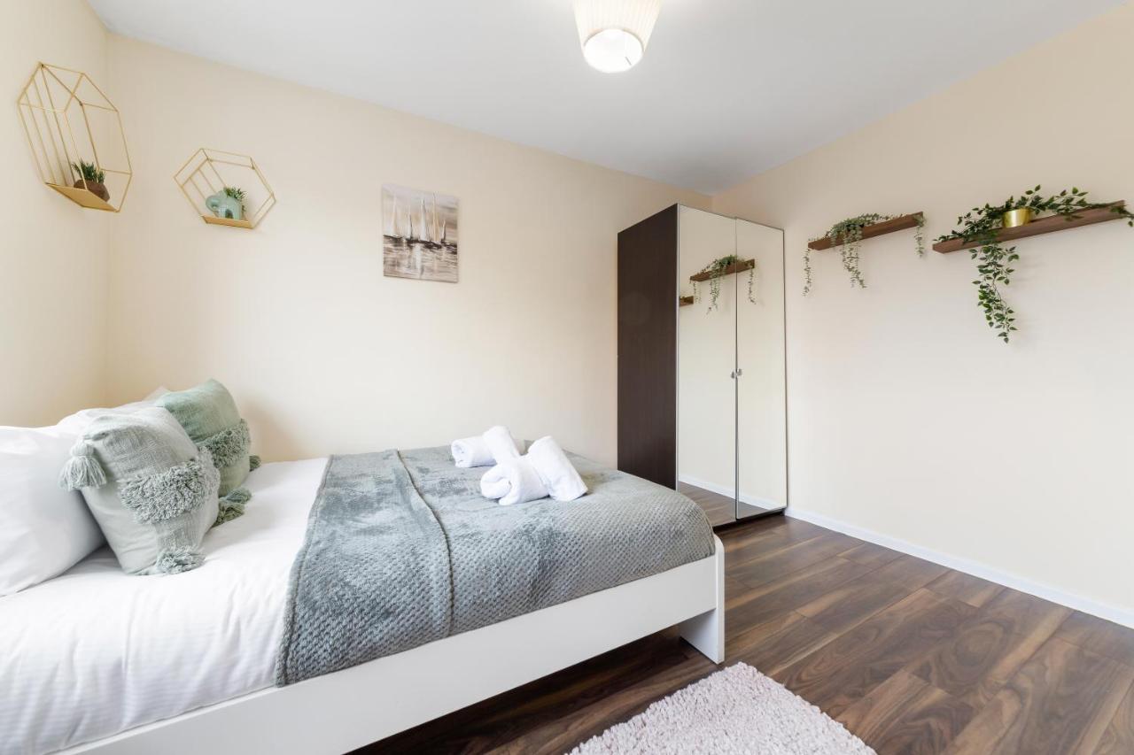 Twickenham Homes Isleworth Bagian luar foto