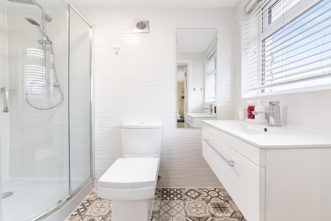 Twickenham Homes Isleworth Bagian luar foto