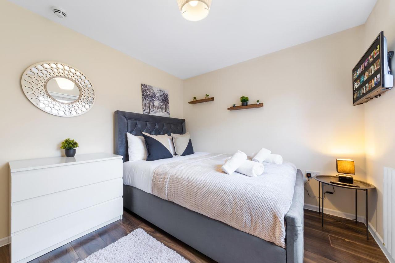 Twickenham Homes Isleworth Bagian luar foto