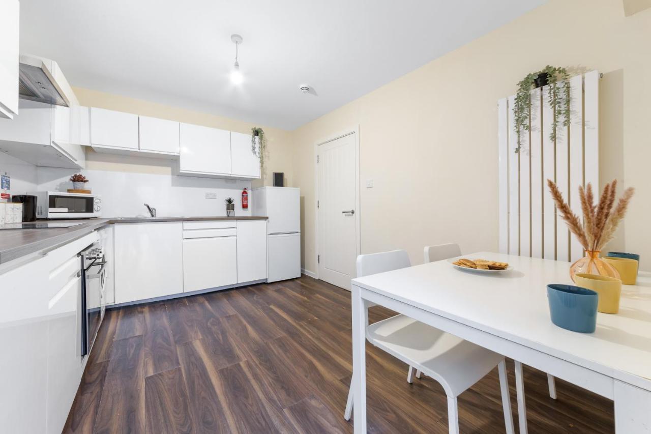 Twickenham Homes Isleworth Bagian luar foto