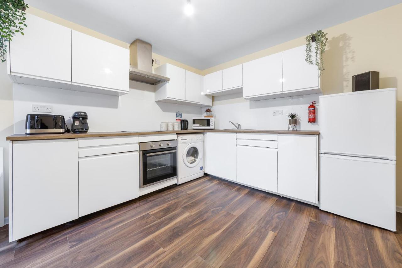 Twickenham Homes Isleworth Bagian luar foto