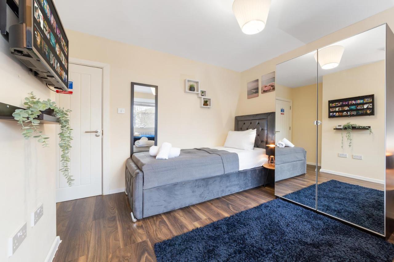Twickenham Homes Isleworth Bagian luar foto