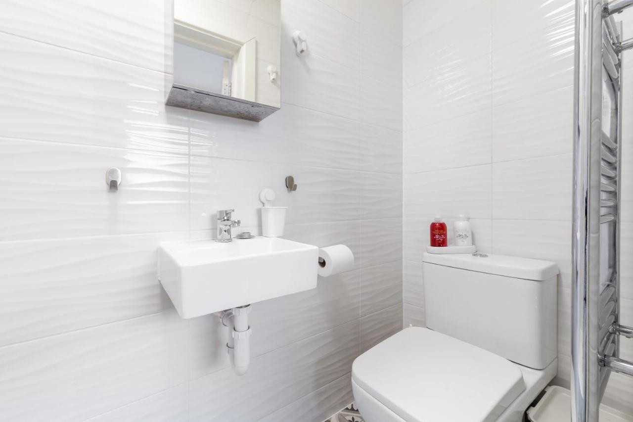 Twickenham Homes Isleworth Bagian luar foto