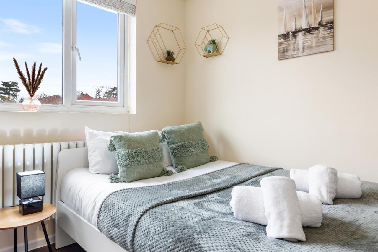 Twickenham Homes Isleworth Bagian luar foto