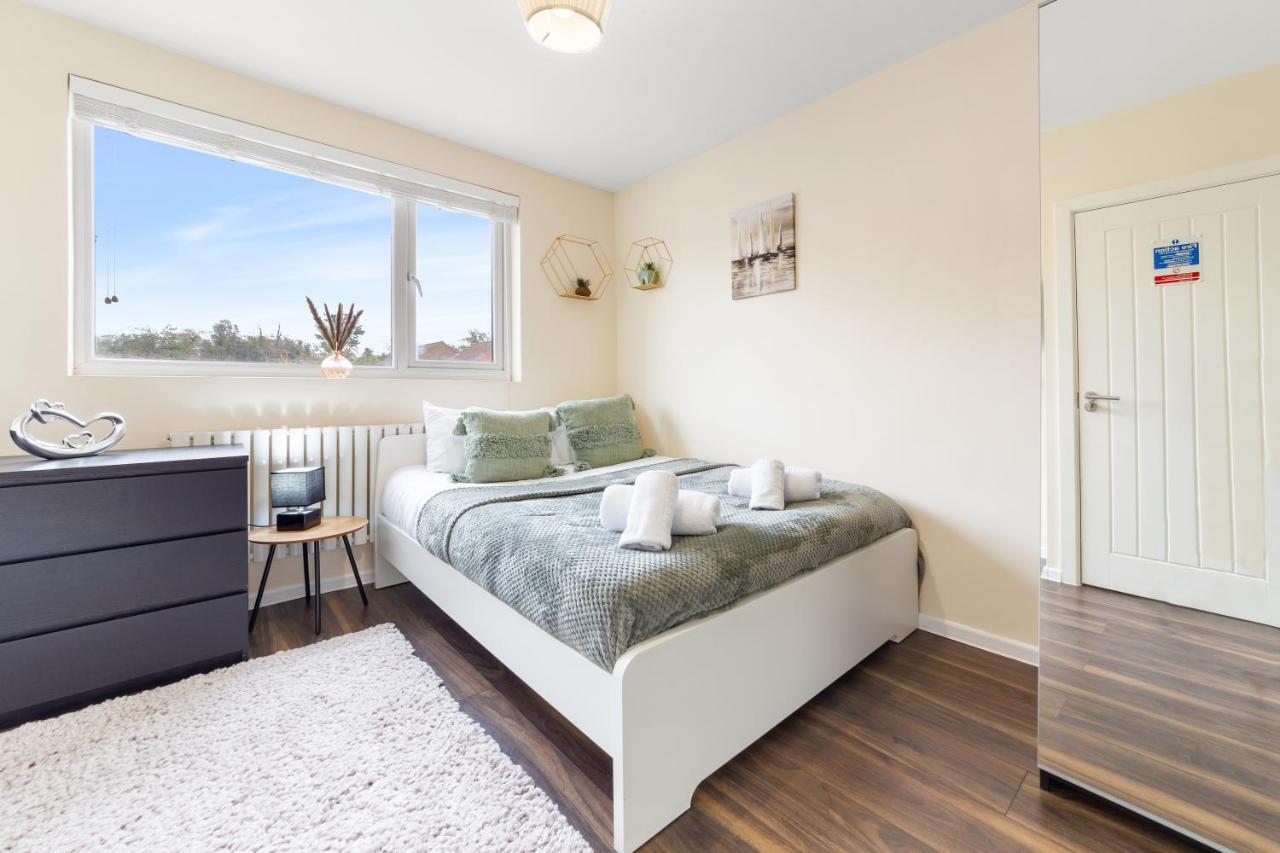 Twickenham Homes Isleworth Bagian luar foto