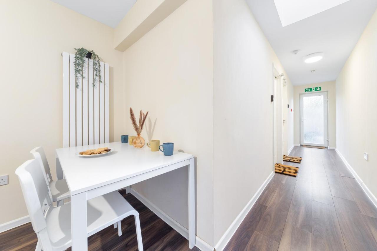 Twickenham Homes Isleworth Bagian luar foto