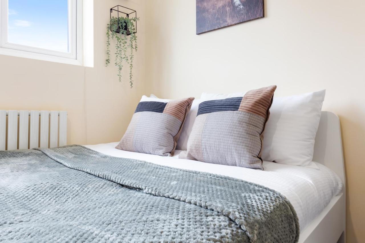 Twickenham Homes Isleworth Bagian luar foto