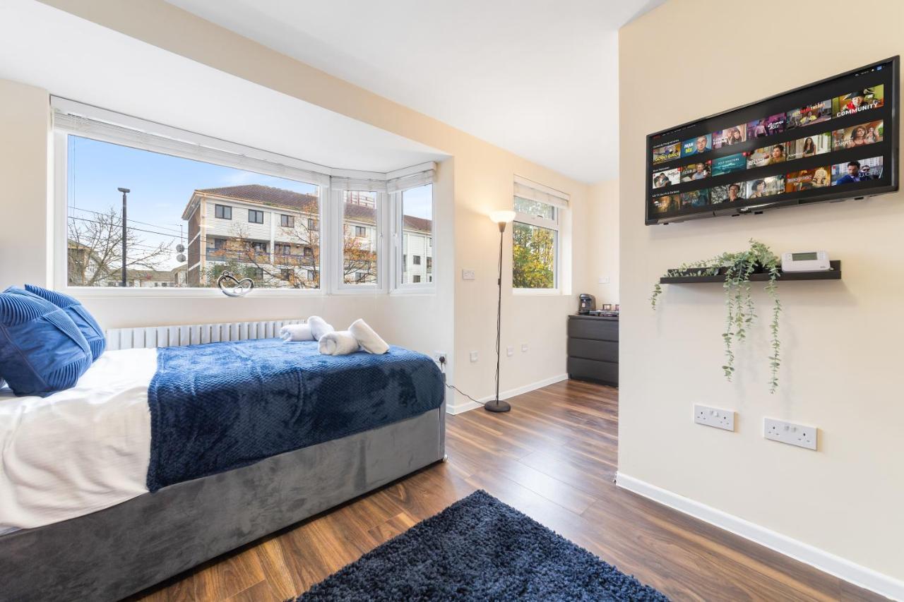 Twickenham Homes Isleworth Bagian luar foto